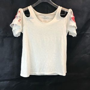 🌷American Eagle White Cold Shoulder Floral Top